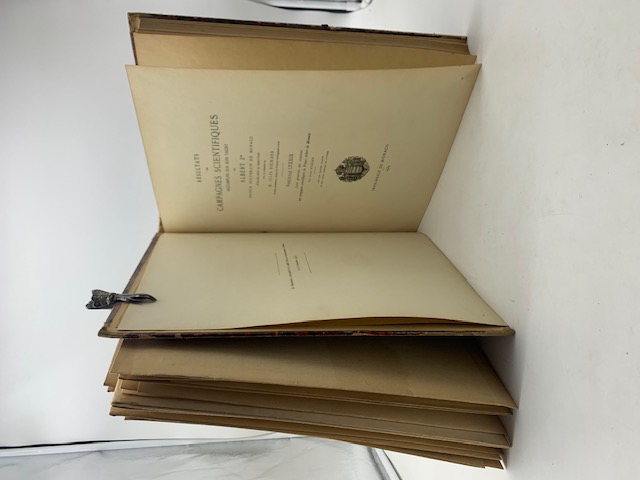 Resultats des campagnes scientifiques accomplies sur son yacht par Albert Ier, Prince Souverain de Monaco. Fascicule 89. Liste generale des stations des campagnes scientifiques du prince Albert de Monaco avec neuf cartes des itineraires et des notes et observations